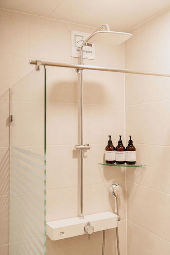 Bathroom 5, Sanbangsan Hotel, Seogwipo