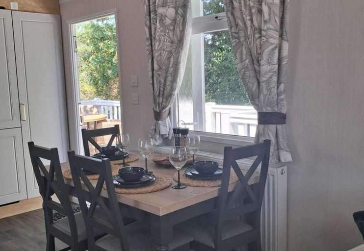 Dining 3, Caravan - Sleeps 4 - Garden - Parking, Dorset