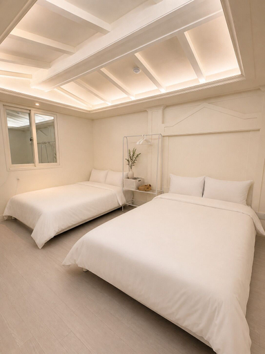 Room 2, Olly House, Gandong