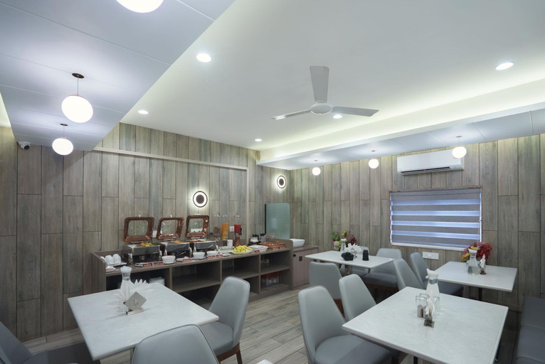Food & Drinks 4, Hotel Easy Retreat, Valsad