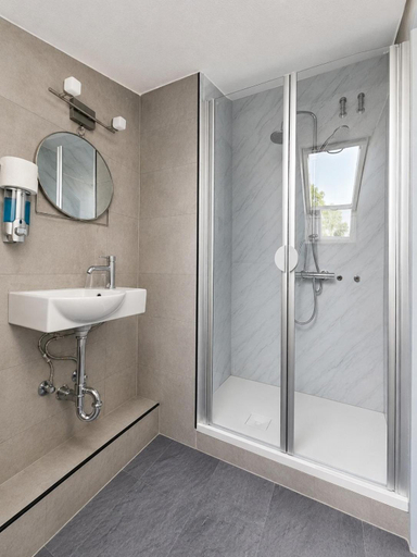Bathroom 5, Hotel Kipphut, Hildesheim