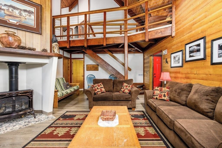 Interior 5, Lodge-style Chalet w/ Hot Tub Near Alyeska, Anchorage