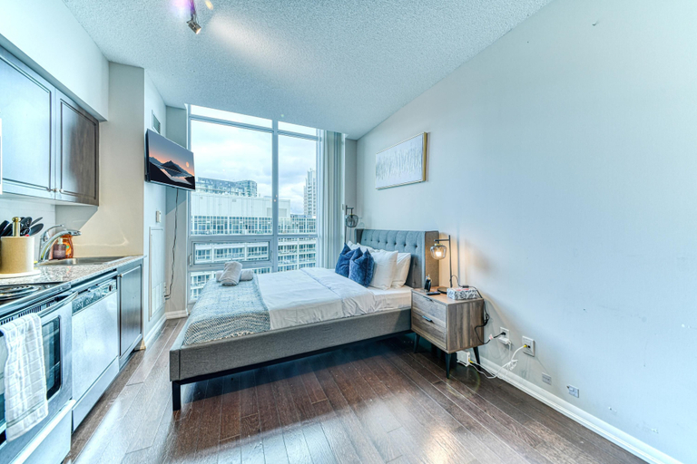 Room 3, Grandline City Hotel, Toronto