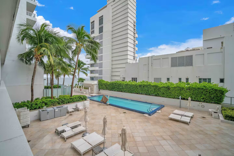 Pool 4, Fontainebleau Miami Resort, Miami-Dade