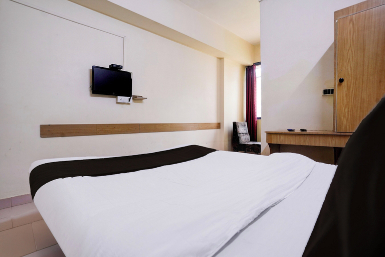 Room 5, Super Collection O Hubli City Center, Dharwad