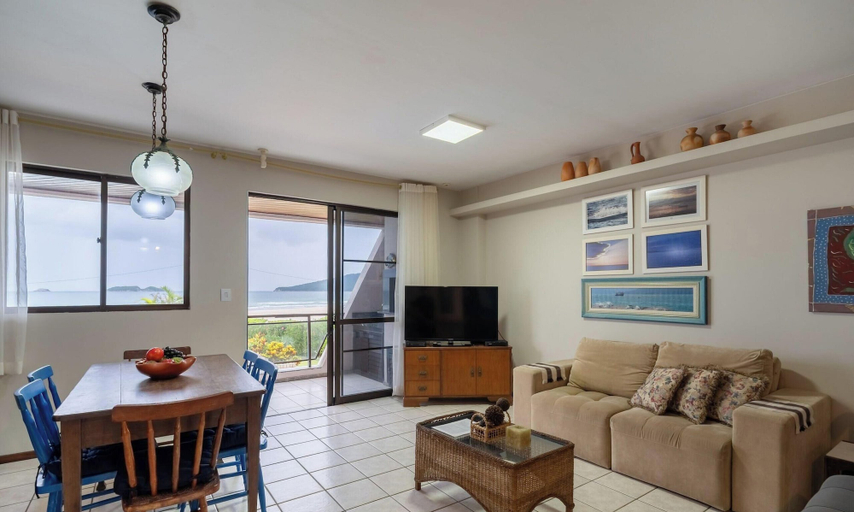 Living area 2, Apt in Beachfront Condo w/ Pool Por0105, Florianopolis