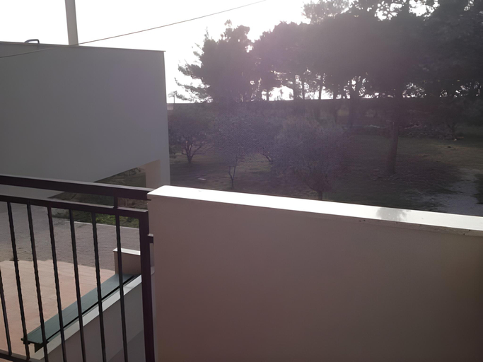 Interior view 2, L&L Apartments, Vir