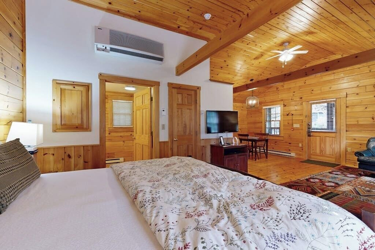 Room 5, Point Lookout North, Waldo