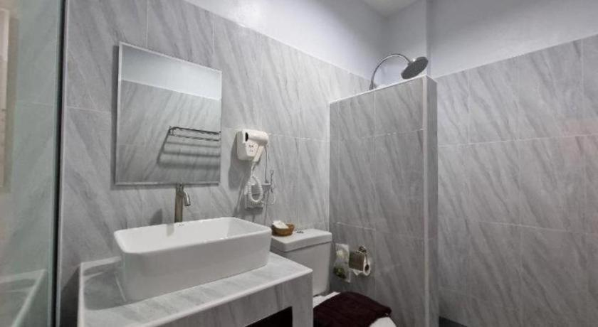 Bathroom 3, Rajapruek Place, Muang Chiang Mai
