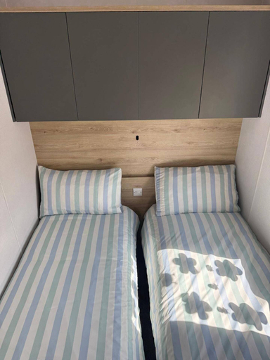 Room 2, 2 x Cabin Retreat in Coldingham, Scottish Borders