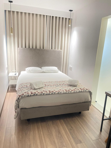 Bedroom 4, Flamingo, Lisbon