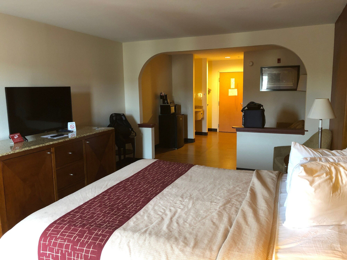 Room 1, Home Town Inn & Suites, Jackson