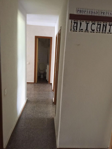 Facilities, Pension24Todo shower and bed, Alicante