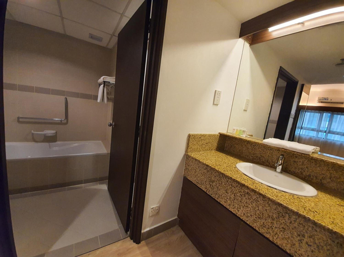 Bathroom 5, Crown Regency Serviced Suites, Kuala Lumpur