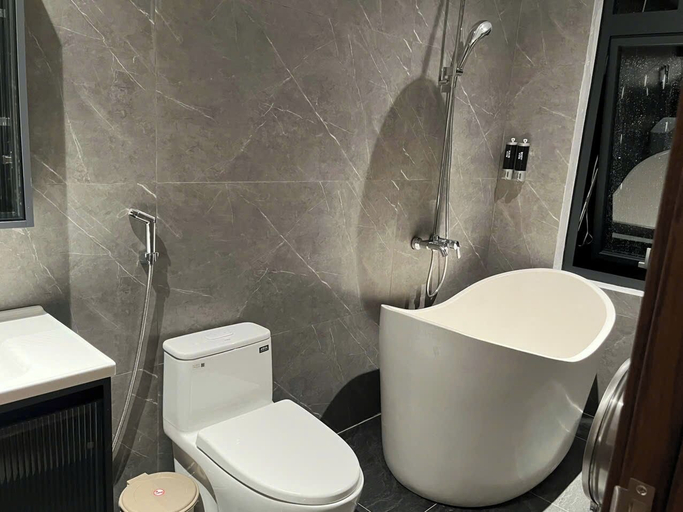 Bathroom 4, Trang An Heritage Garden, Hoa Lư