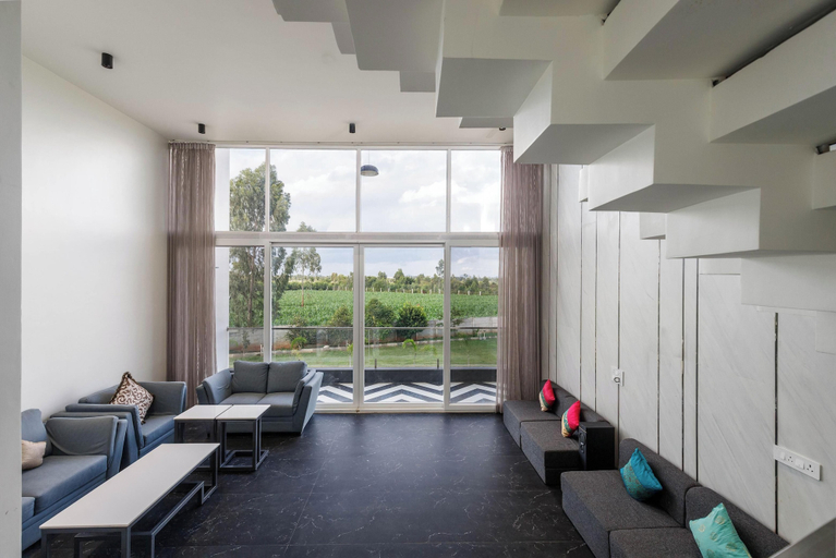 Living area 5, Crystal Blue Villa by Stayjadeprivatepoolvegfood, Bangalore Rural