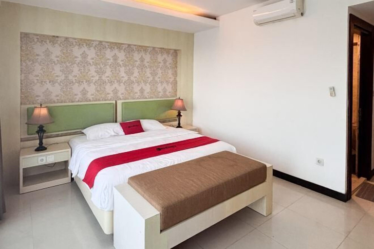 Room 5, RedDoorz @ First Homestay Bypass Kuta, Badung