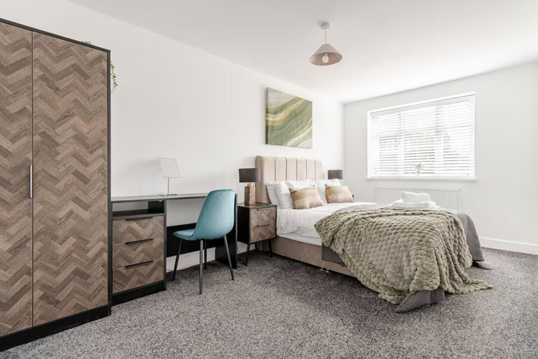 Room 5, Luxurious Stockport Retreat - 4 Bedrooms, Stockport