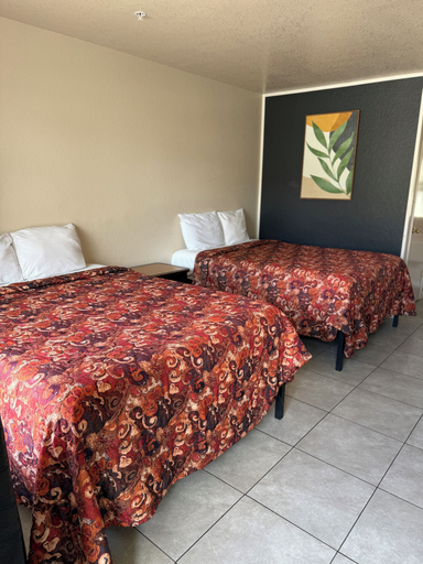 Bedroom 2, Motel 8 Soledad, Monterey
