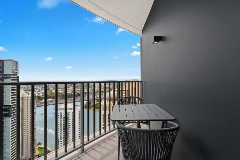 Interior 4, The Story Suite! 2bed/2bath/2car/pool/views ~ CBD, Brisbane
