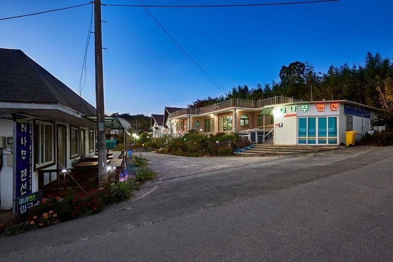Exterior & Views 1, Taean Daenamu Pension, Taean
