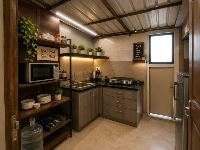 Private kitchen, Metro Stay Guest House, North 24 Parganas