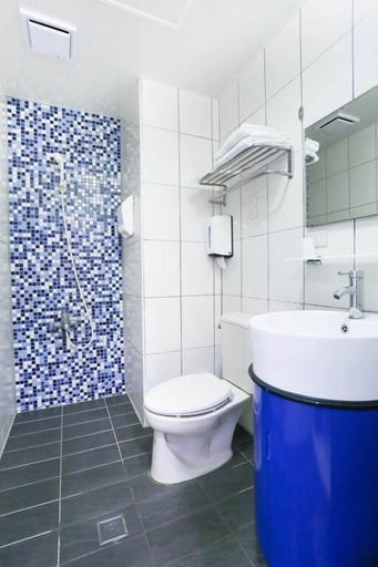 Bathroom 4, Bin City Hotel, Hsinchu City