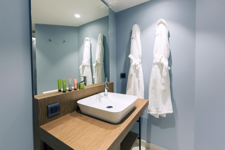 Bathroom, Golden Tulip Sain Malo - Le Grand Bé, Ille-et-Vilaine