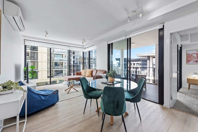 Primary image, South Bank Sensational! ~ 2bed/2bath/1car/pool!, Brisbane