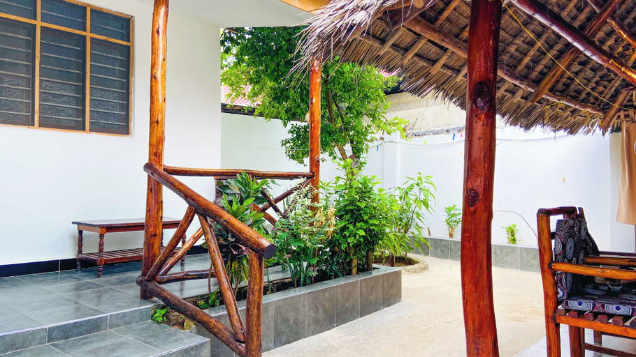 Outdoor dining 4, Fish House, Kaskazini 'A'