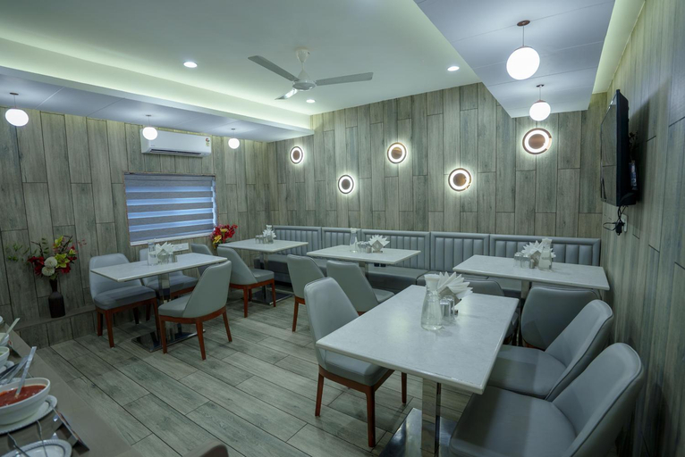 Food & Drinks 5, Hotel Easy Retreat, Valsad