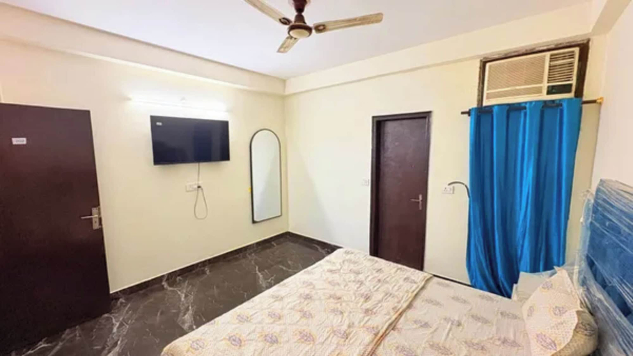 Room 2, Via Platinum Key, Delhi