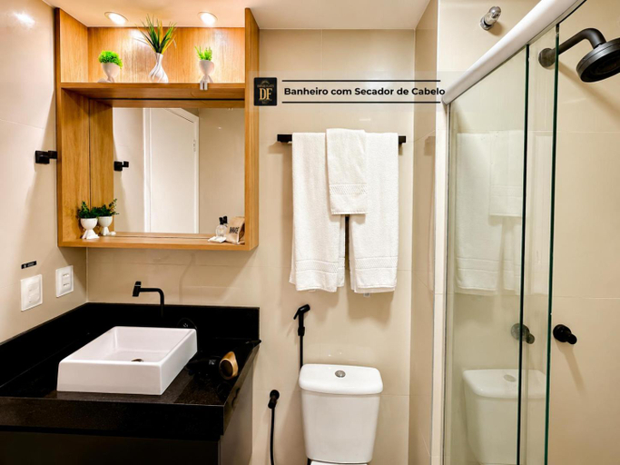 Bathroom 5, Vg Fun by Diego Flats, Fortaleza