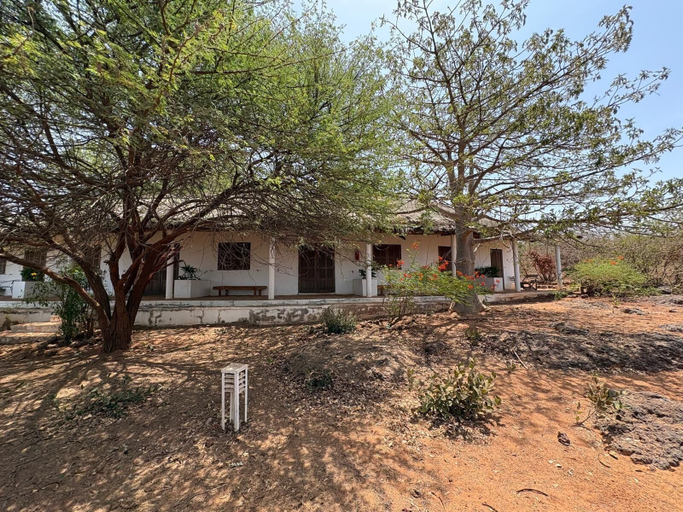 Exterior, Mampuya, Mbour
