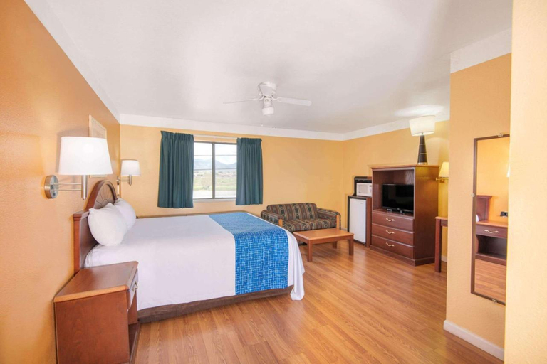 Bedroom 3, Travelodge by Wyndham Kingman, Mohave