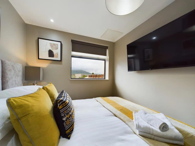 Room 5, Sleeps 4 With Balcony, Belfast
