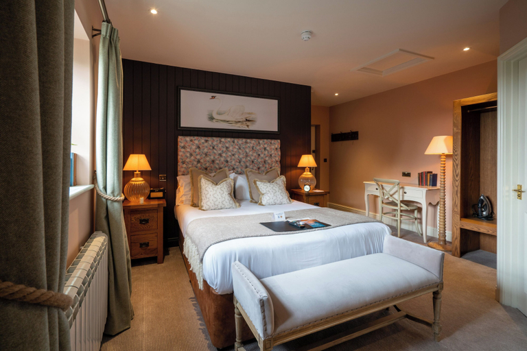 Bedroom 2, Crown Inn, South Gloucestershire