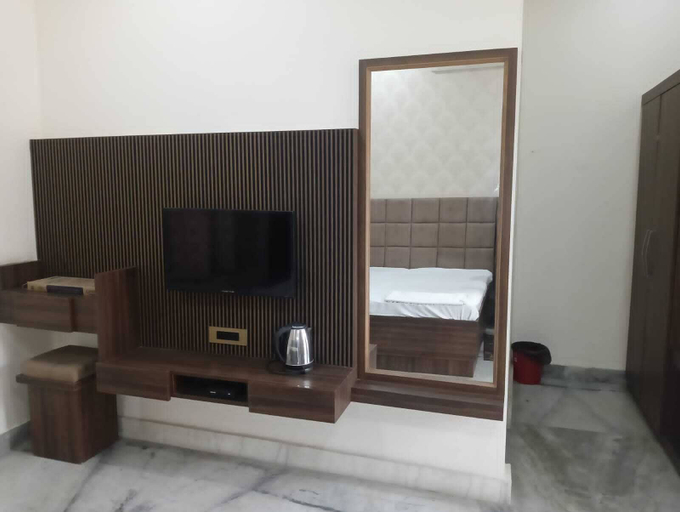 Room 2, Amritanjali wellness, Moradabad