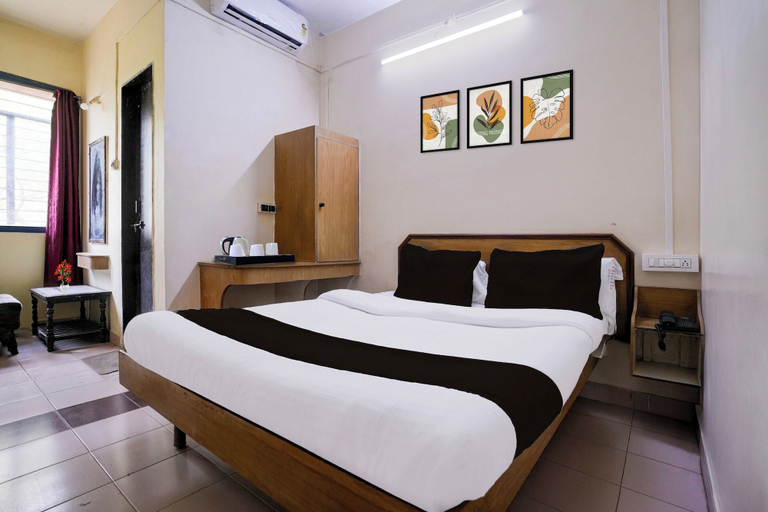 Room 3, Super Collection O Hubli City Center, Dharwad