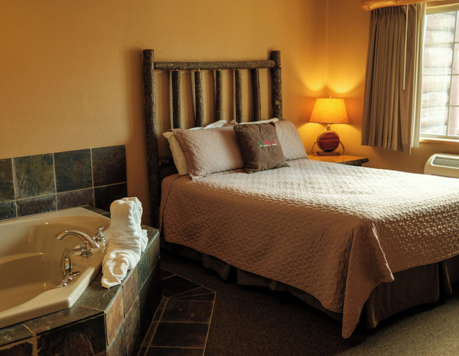 Bedroom 3, Whitefish Lodge and Suites, Crow Wing