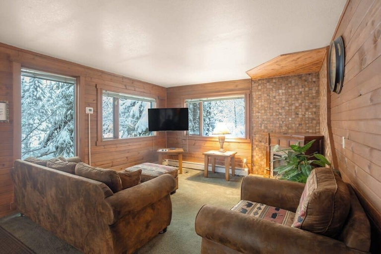Interior 5, Quiet Apartment-above-garage a Block From Skiing, Anchorage
