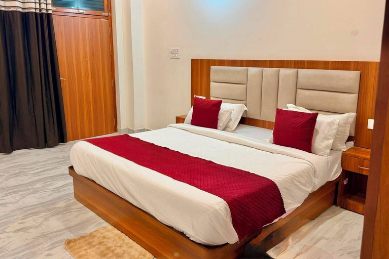 Room 2, Hotel Platinum Crown, Faizabad