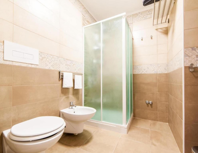 Bathroom 3, Demi Rooms, Napoli
