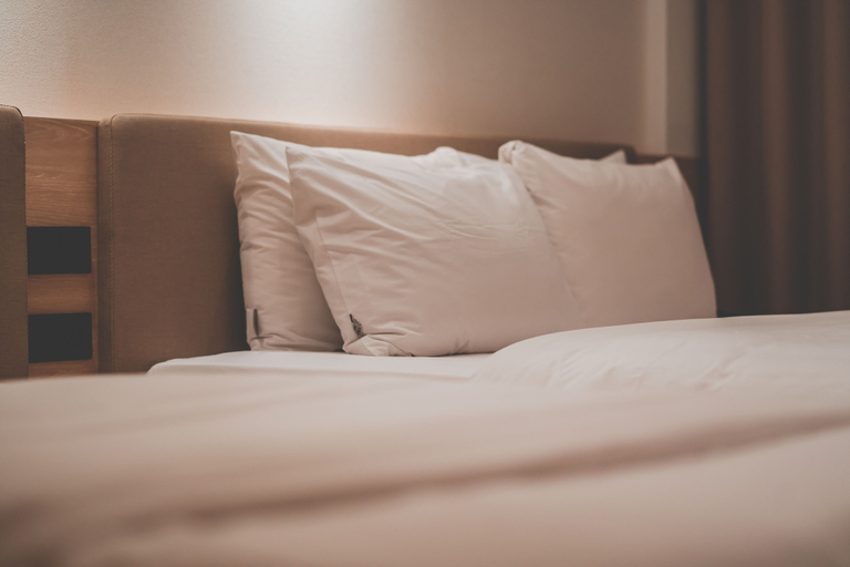 Bedroom 3, Hotel Insomnia, Buk