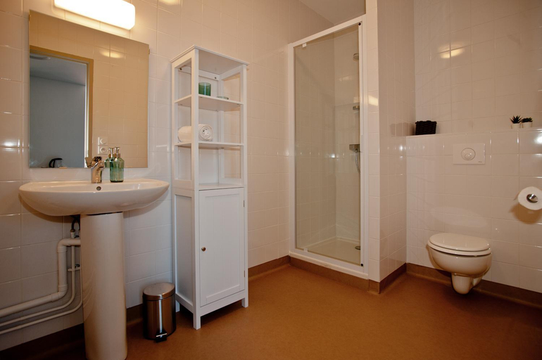 Bathroom 5, LE BON LABOUREUR, Nièvre