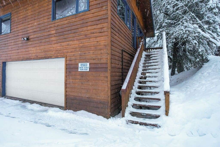 Interior 3, Quiet Apartment-above-garage a Block From Skiing, Anchorage