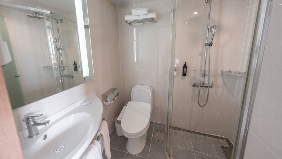Bathroom 4, Central Seven Hotel by Kwon Busan Seomyeon, Busanjin