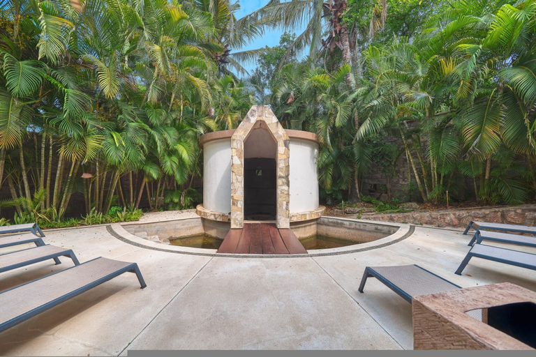 Room 5, Elegant 2BR Jungle Sanctuary Private Terrace Pool Access, Compostela
