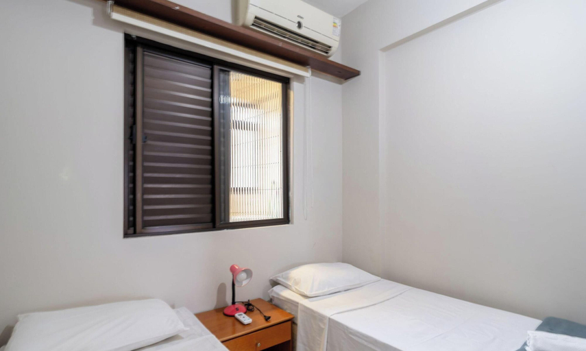 Room 3, Apt in Beachfront Condo w/ Pool Por0105, Florianopolis