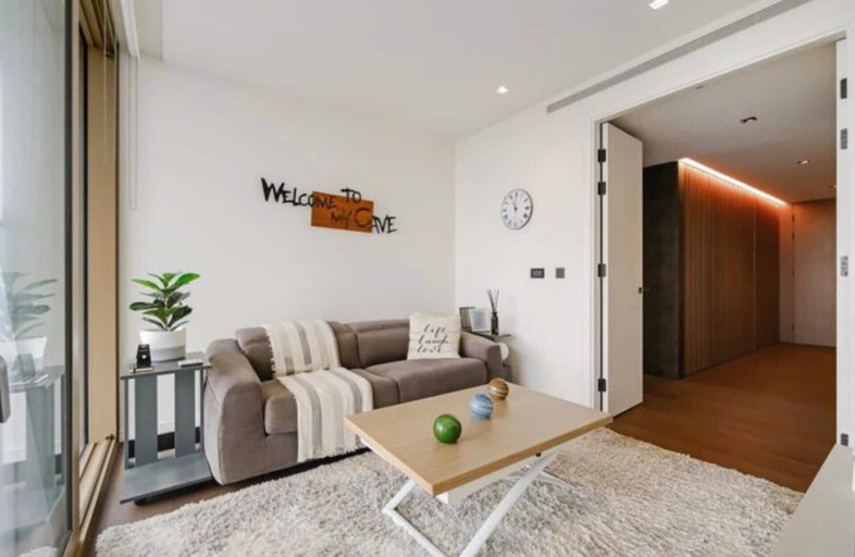 Living area 2, Luxury London Apartment With 3 Bedrooms, London